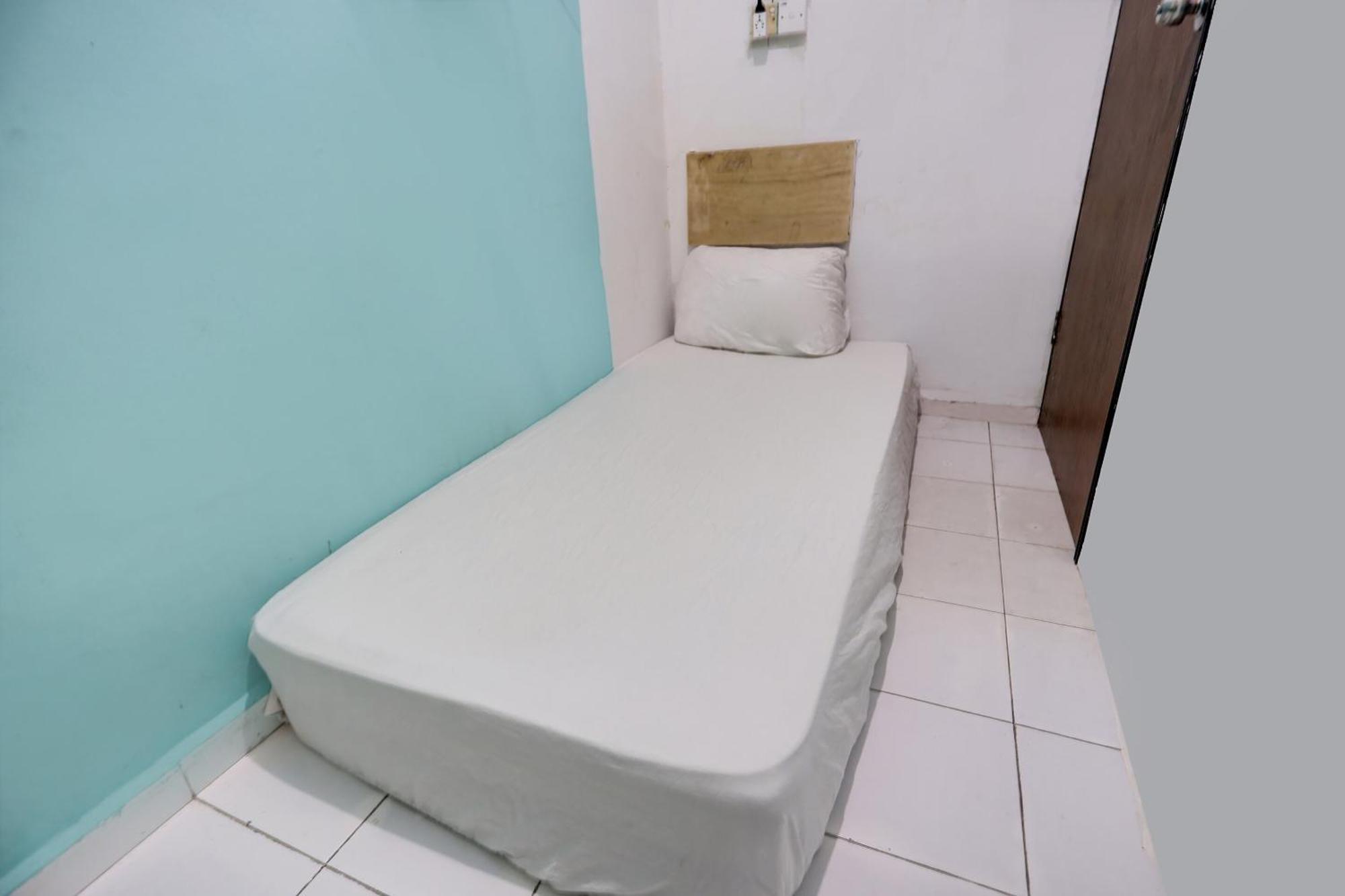 Spot On 91781 Solo Baru Homestay Syariah Jodoh  Exterior photo
