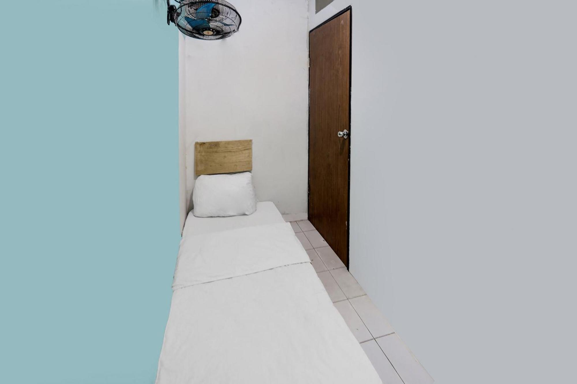 Spot On 91781 Solo Baru Homestay Syariah Jodoh  Exterior photo