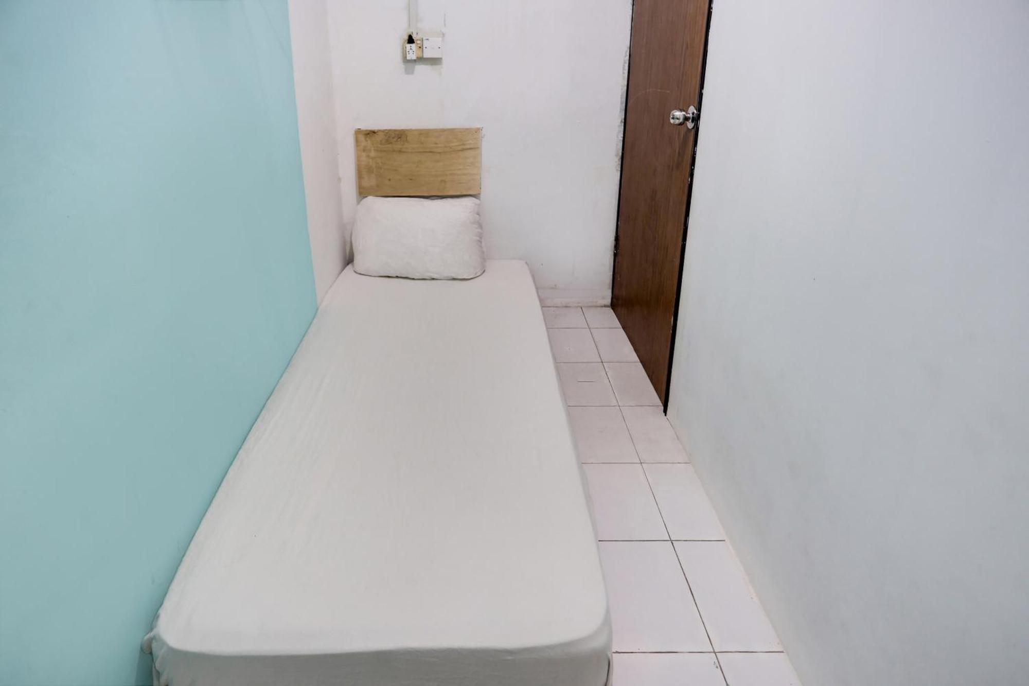 Spot On 91781 Solo Baru Homestay Syariah Jodoh  Exterior photo