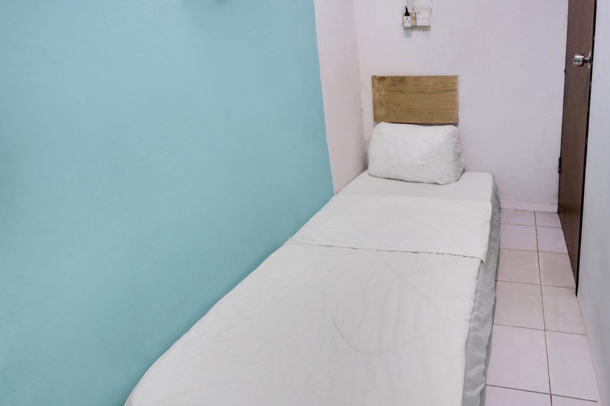 Spot On 91781 Solo Baru Homestay Syariah Jodoh  Exterior photo