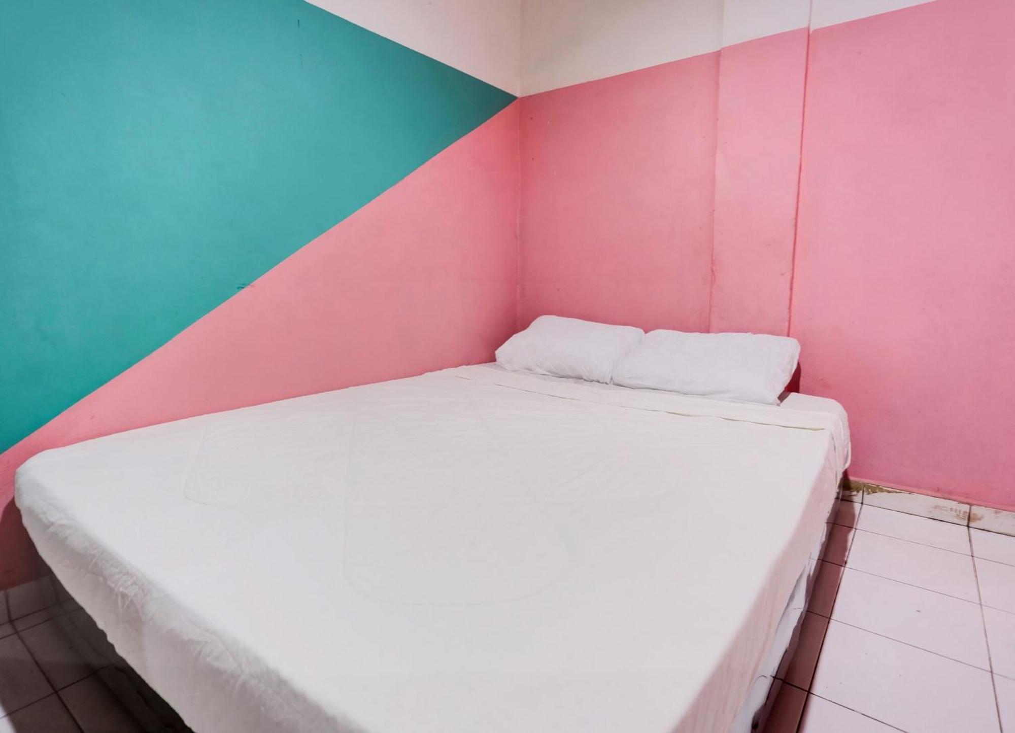 Spot On 91781 Solo Baru Homestay Syariah Jodoh  Exterior photo