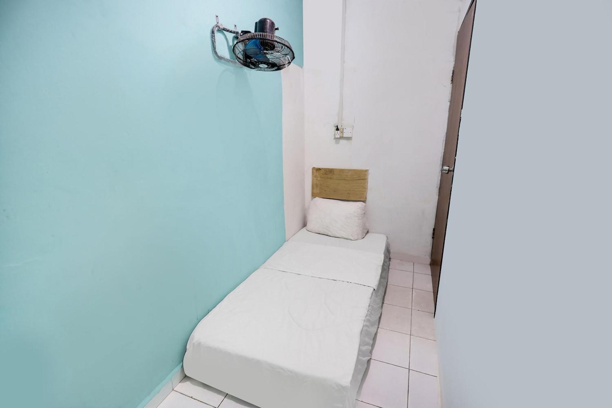 Spot On 91781 Solo Baru Homestay Syariah Jodoh  Exterior photo